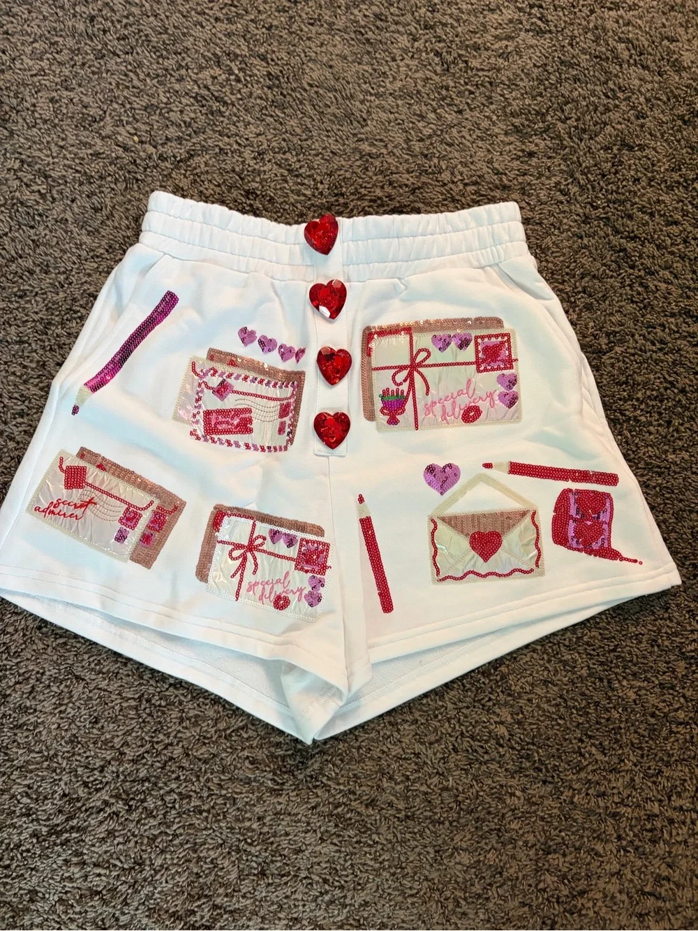 QOS QUEEN OF SPARKLES Heart Embroidered White Shorts NWT VALENTINES DAY - Picture 10 of 10